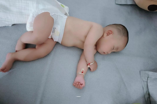 武汉供卵试管机构3个月宝宝怎么抱